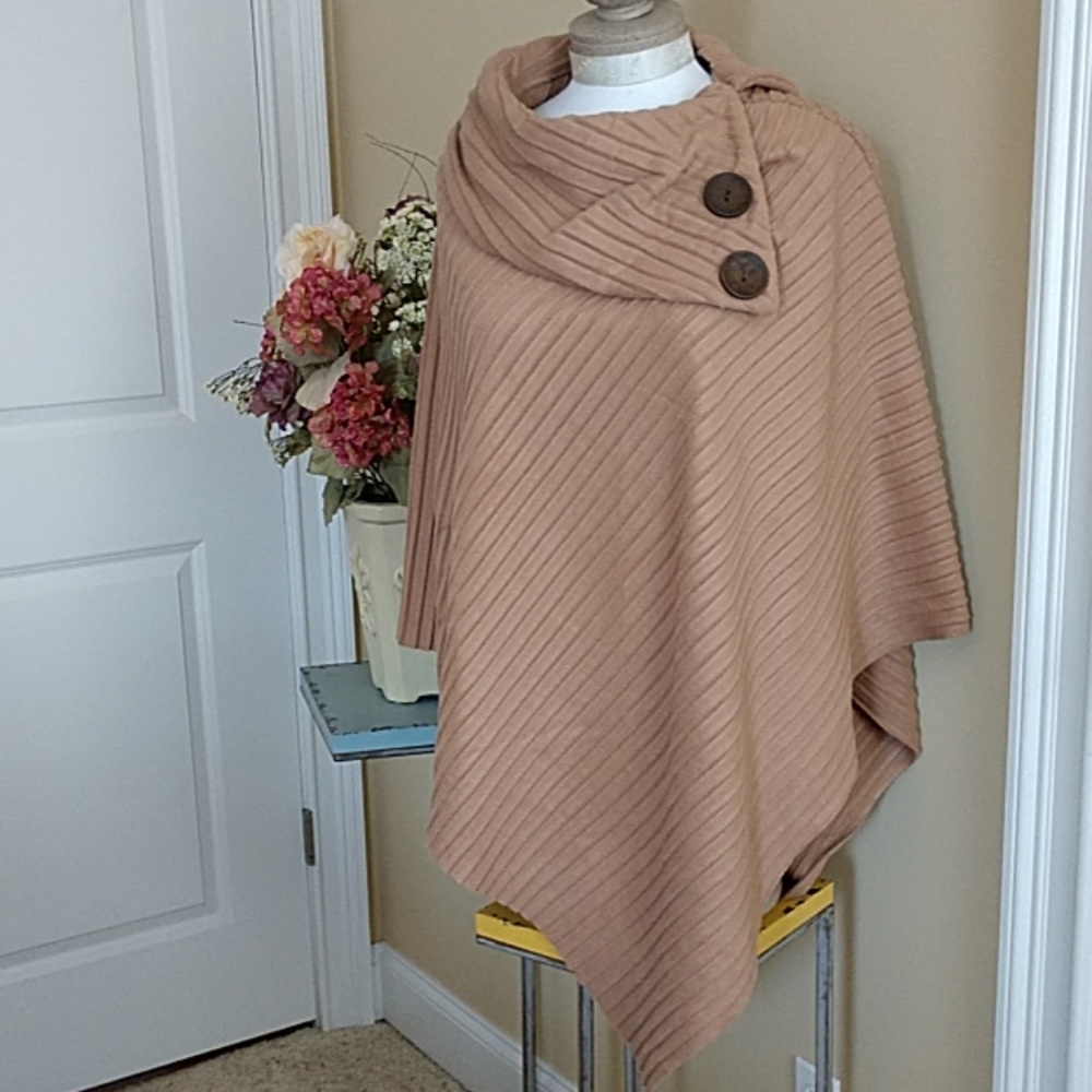 NEW Cape Drape Fleece Poncho Collar Buttons Pleated Tan Elegant Le Moda One Size - Picture 6 of 9